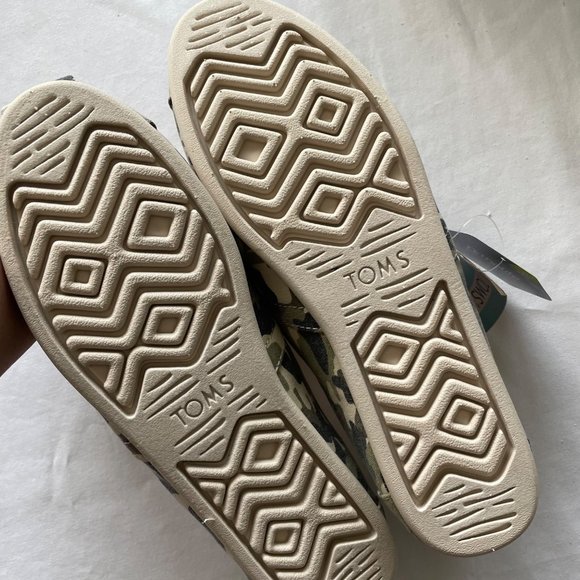 NEW Women's / Teen's Toms Camp Slip On Shoe size 7 - Picture 8 of 8